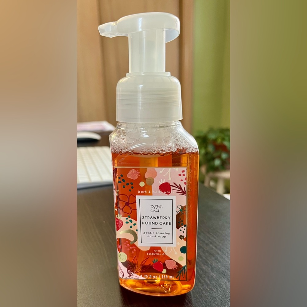 🍓Strawberry Pound Cake Gentle Foaming Hand Soap 🍓Bath & Body Works New